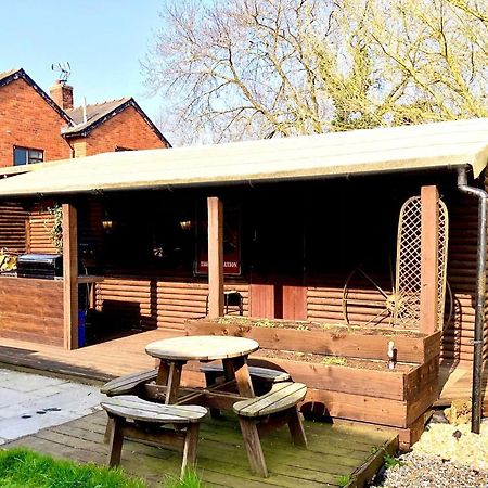 Woolston Lodge Oswestry Exterior photo