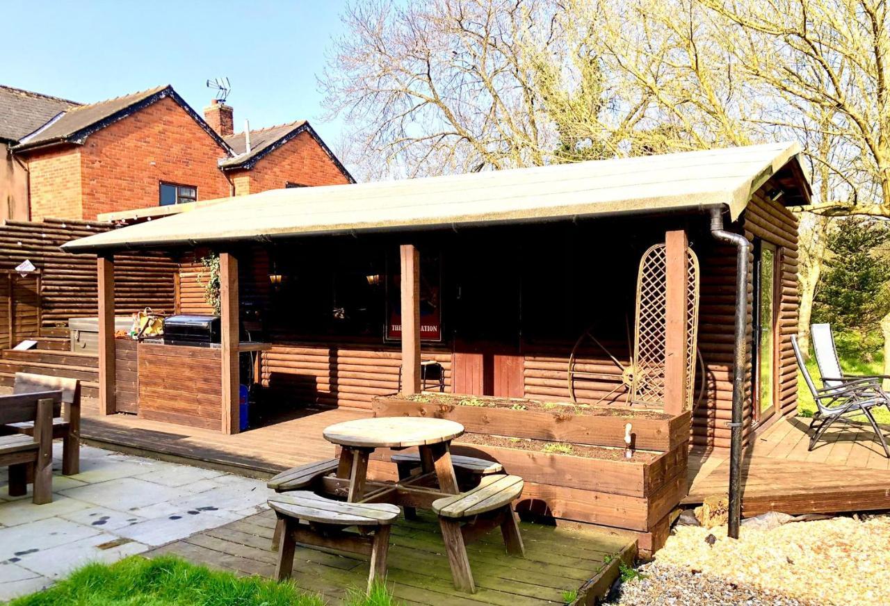 Woolston Lodge Oswestry Exterior photo